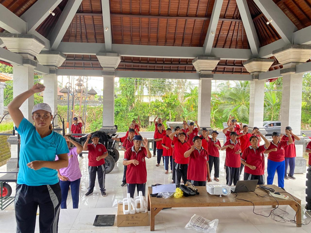 Pelaksanaan Kegiatan Posyandu Lansia Banjar Karangenjung Bhakti - 06 April 2025